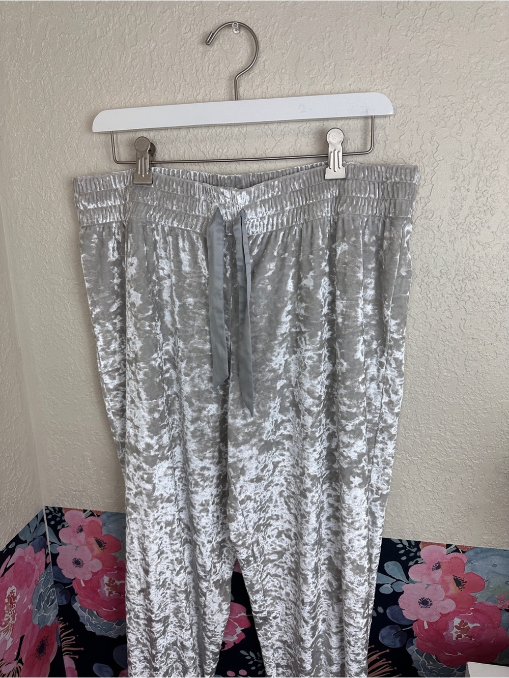 Victoria Secret Crushed Silver Grey Velvet Jogger Pants Size XL New - Picture 2 of 6